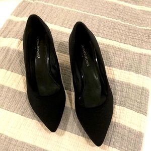 Donald J Pliner lo—heeled black pumps